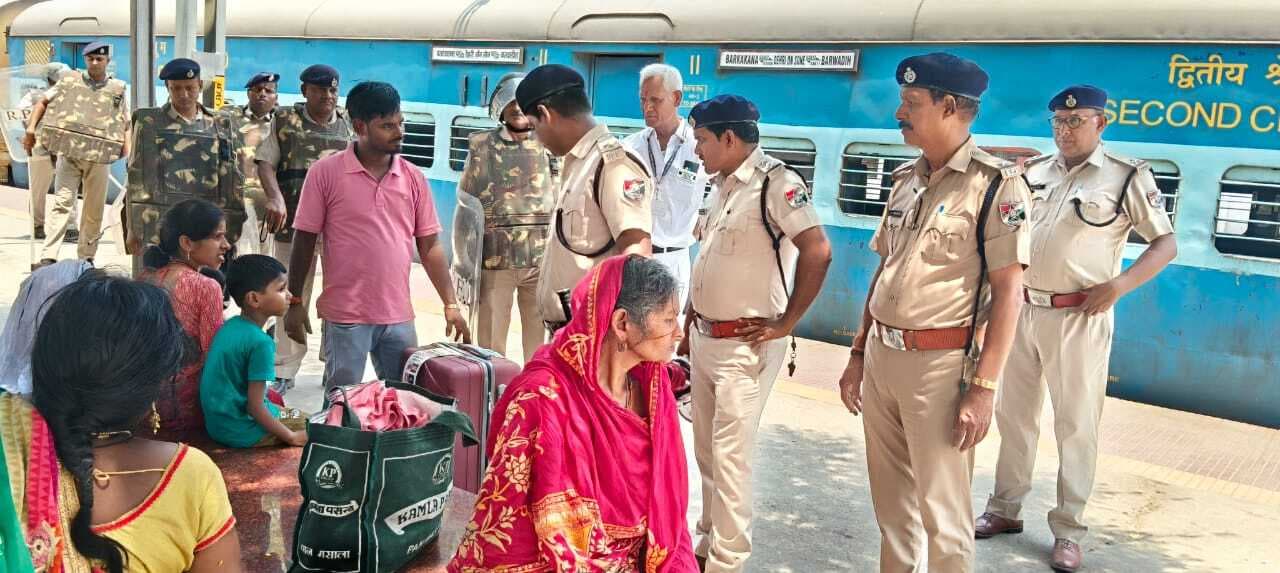 चौकस दिखे आरपीएफ- जीआरपी के अधिकारी और जवान