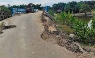 गेरूआ-कसबा मार्ग समेत प्रखंड में कई सड़क जर्जर