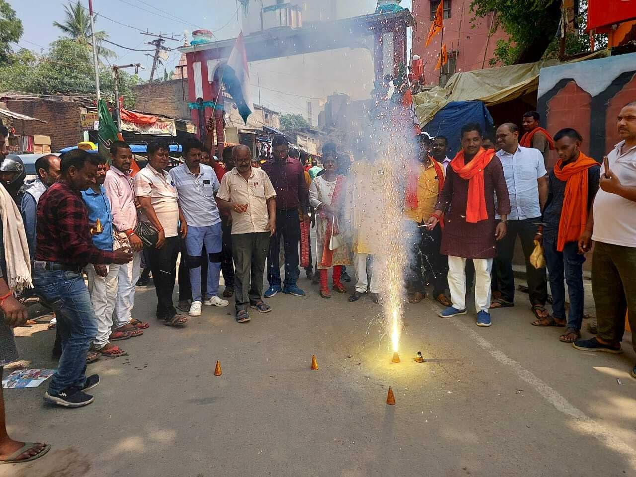 पाकिस्तान में आतंकी ठिकानों को तबाह करने पर भाजपाइयों ने मनाया जश्न