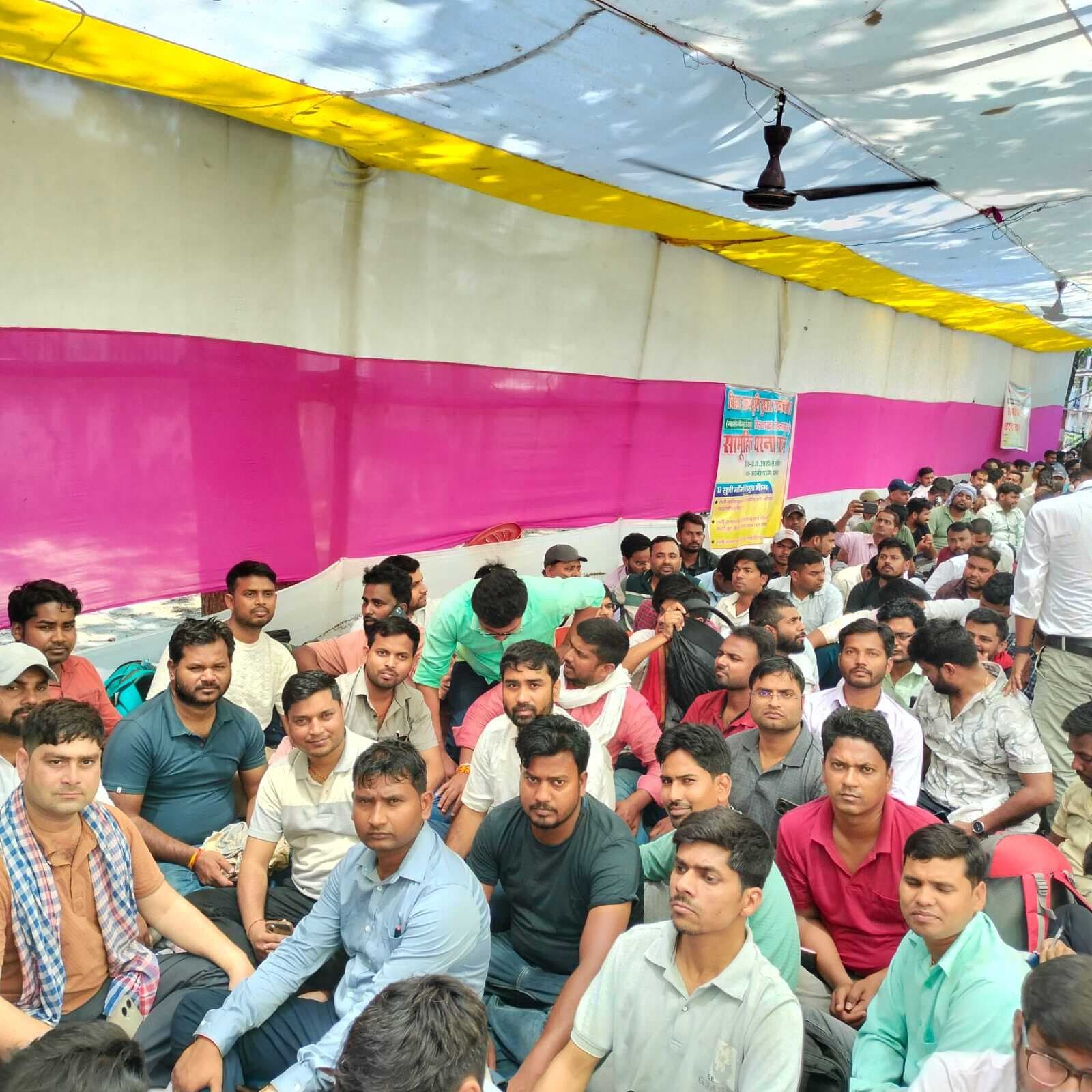 अनिश्चितकालीन हड़ताल पर गये राजस्व कर्मचारी, अंचल कार्यालय में कामकाज ठप