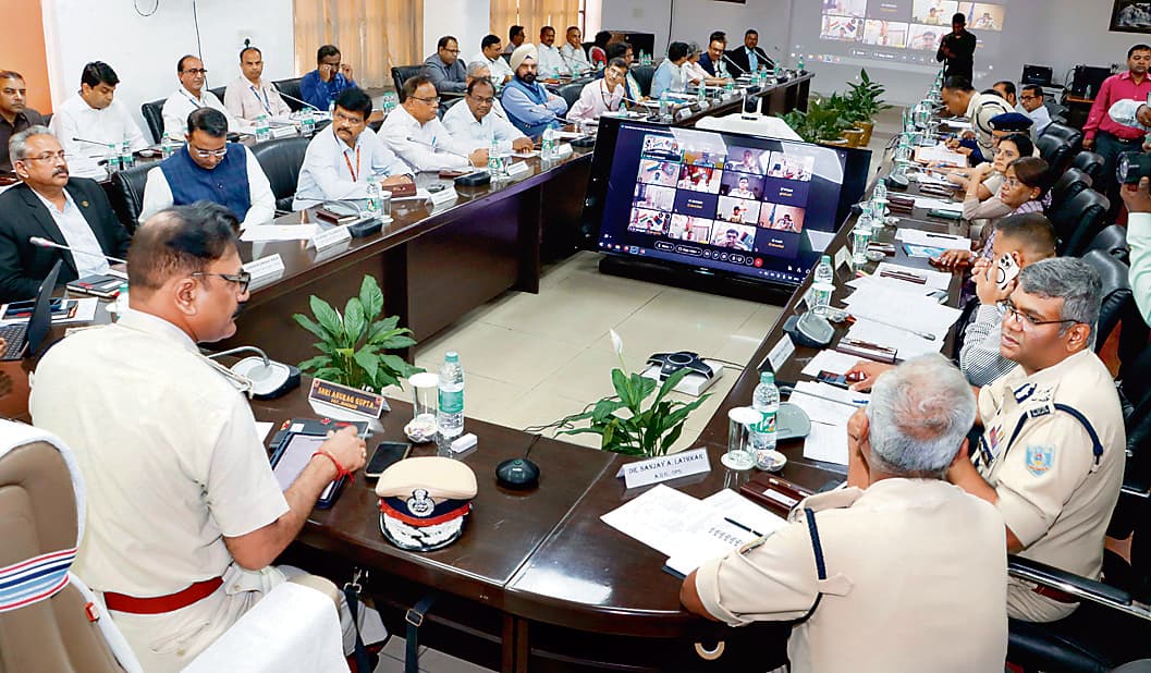 Ranchi News : ऑपरेशन एरिया में आ रही समस्याओं को समन्वय स्थापित कर हल करें : डीजीपी