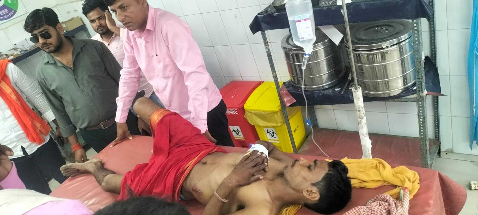 तेज रफ्तार ट्रैक्टर से बचने में बाइक पलटी, दो युवक घायल