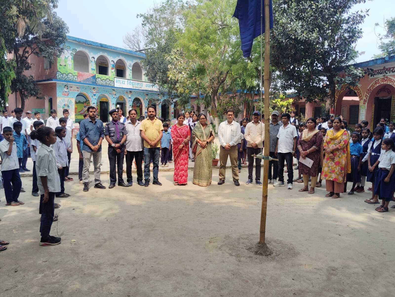 आपात स्थिति से निबटने के लिए स्कूली बच्चों को कराया पूर्वाभ्यास