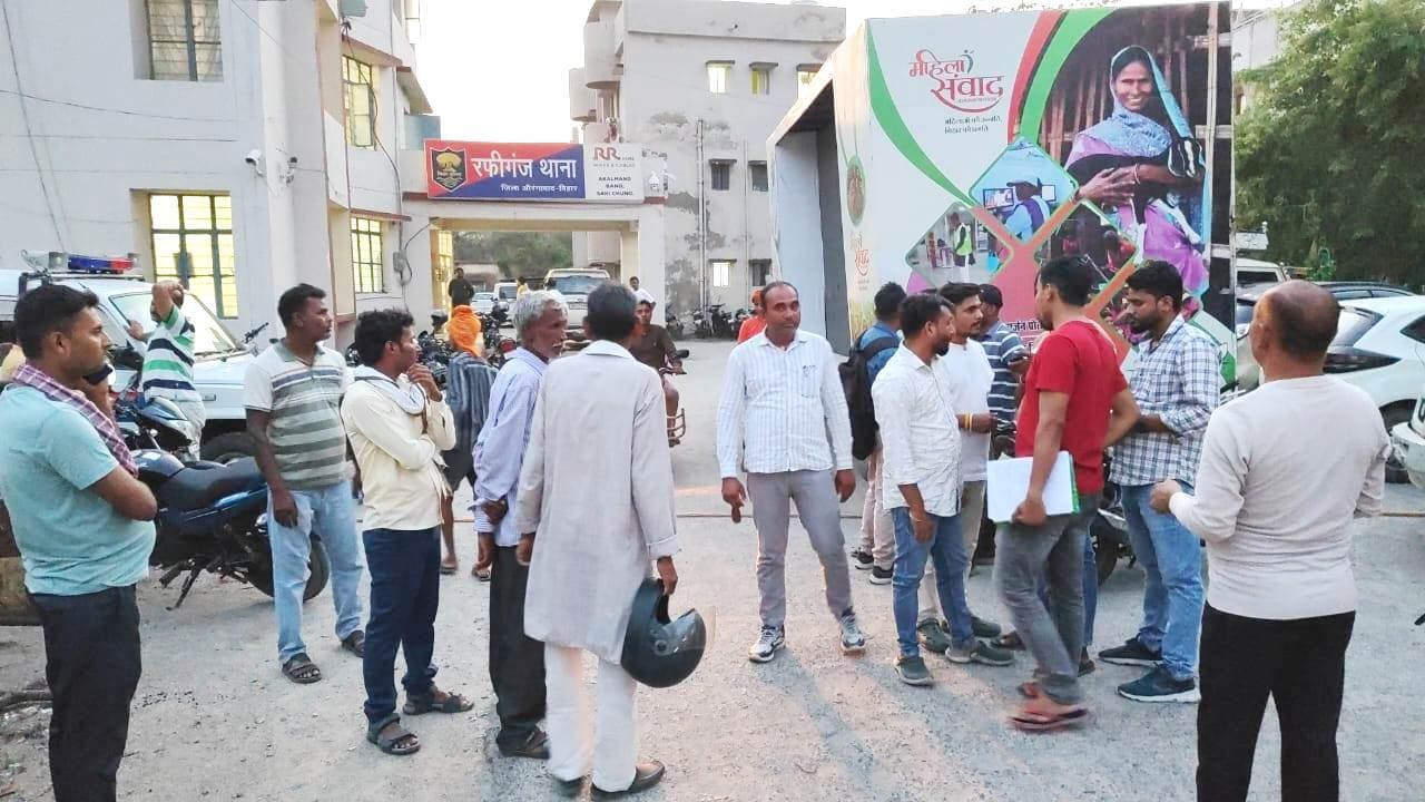 पत्नी को परीक्षा दिलाने जा रहे पति की सड़क दुर्घटना में मौत, पत्नी घायल