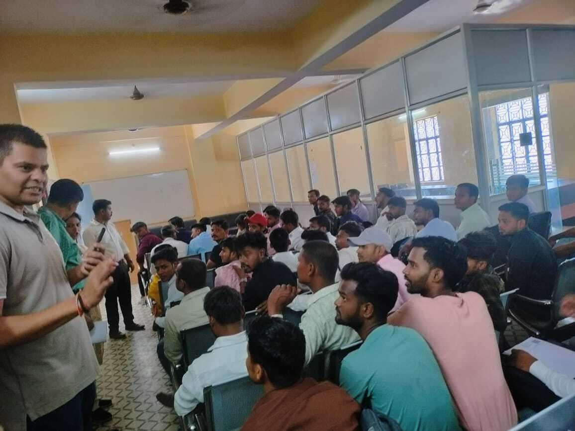 एयरपोर्ट पर लोडर, ड्राइवर पदों के लिए 130 युवकों का हुआ चयन