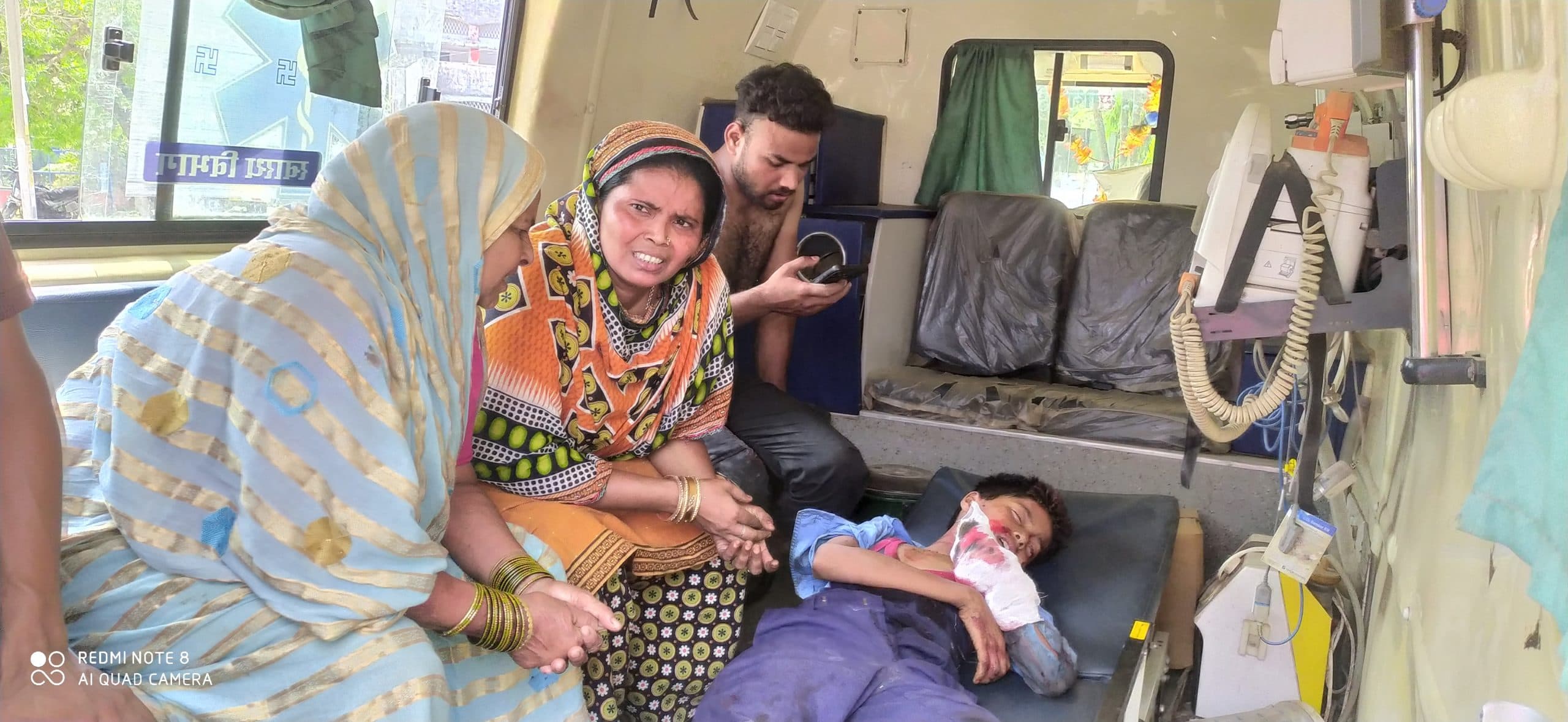 बम फटने से 14 वर्षीय किशोर घायल, रेफर