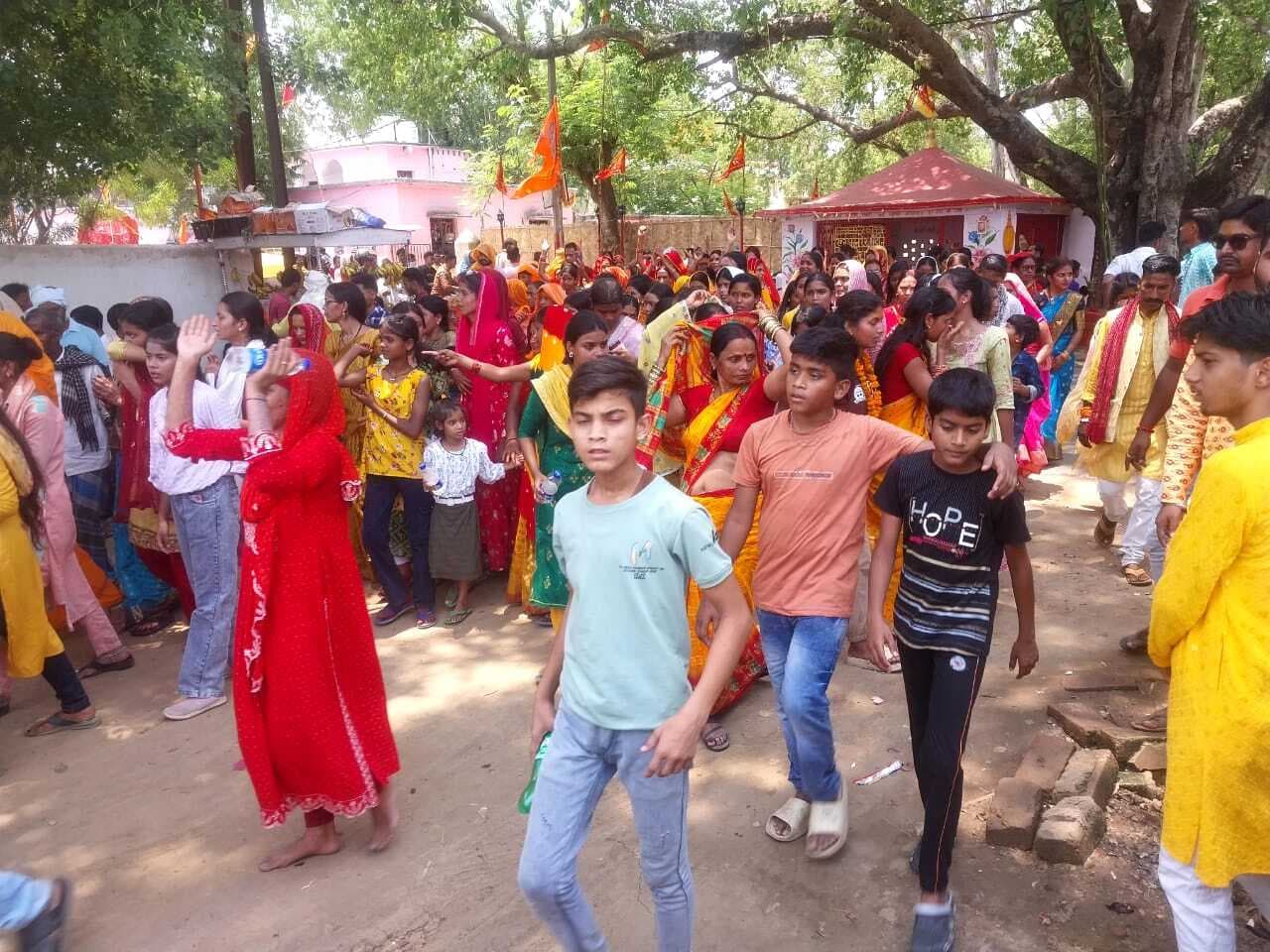 नगर भ्रमण पर निकले श्रीराम-सीता व लक्ष्मण, सुरक्षा में तैनात रहे हनुमान