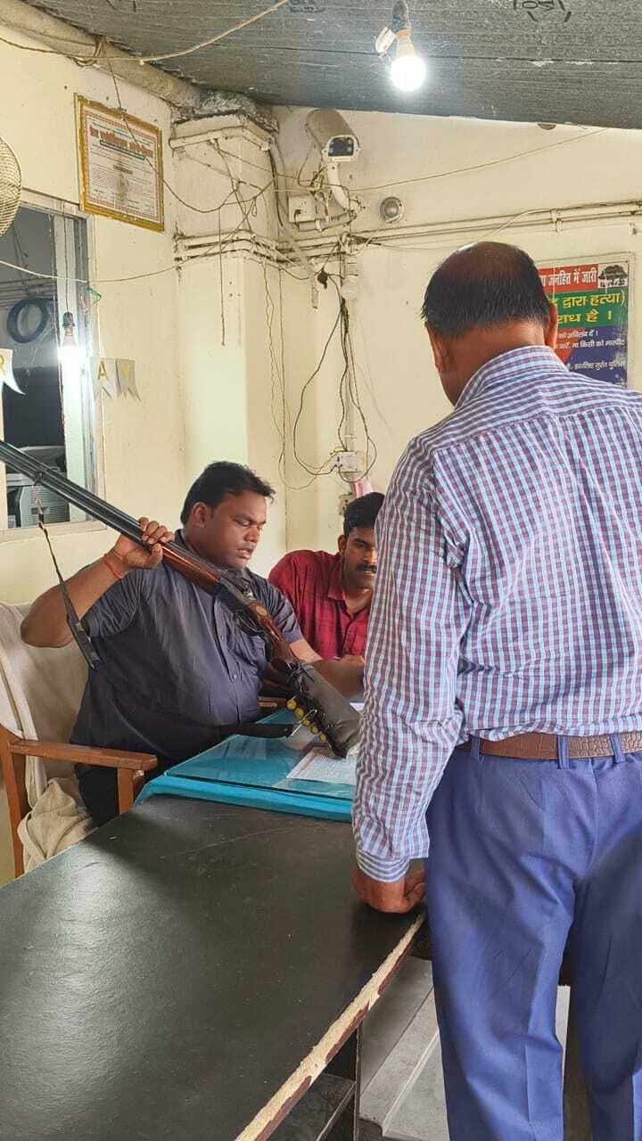 63 लाइसेंस में से दो दिन में 25 लाइसेंस धारकों ने कराया सत्यापन