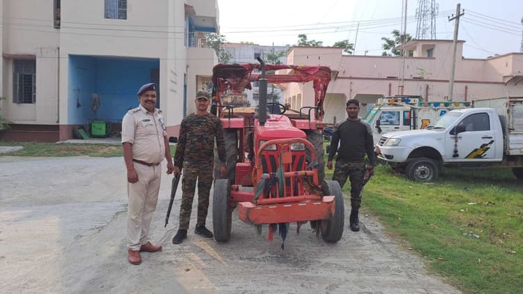 अवैध बालू लदा ट्रैक्टर को पुलिस ने किया जब्त