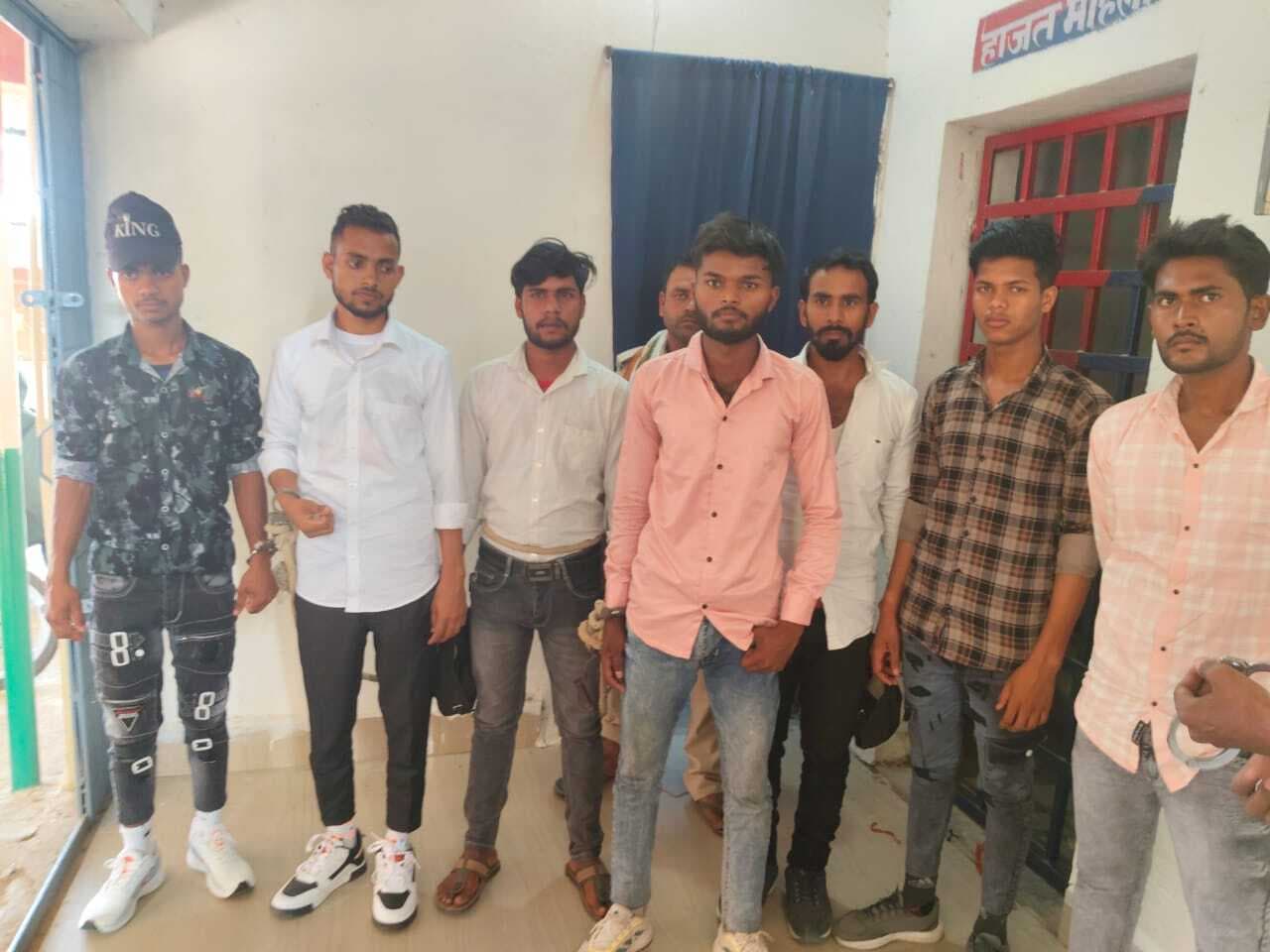 बारातियों से भरी स्कॉर्पियो से शराब जब्त, 11 बाराती गिरफ्तार