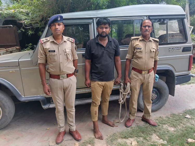 लाइन बाजार में वाहन जांच के दौरान चोरी की बोलेरो के साथ एक धराया
