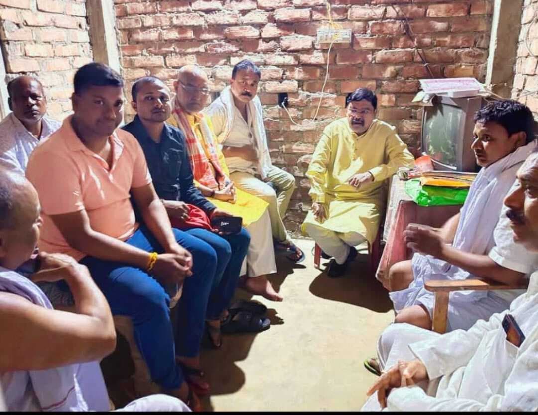 एमएलसी ने मृतक के परिजनों से मिलकर जताया शोक