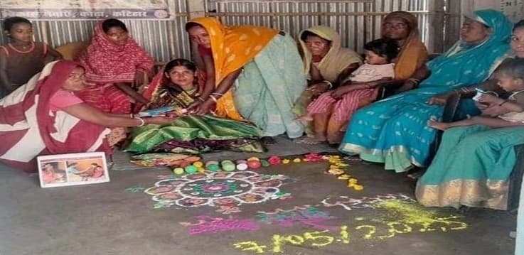 आंगनबाड़ी केंद्रों पर गर्भवती महिलाओं की गोदभराई रस्म की गयी