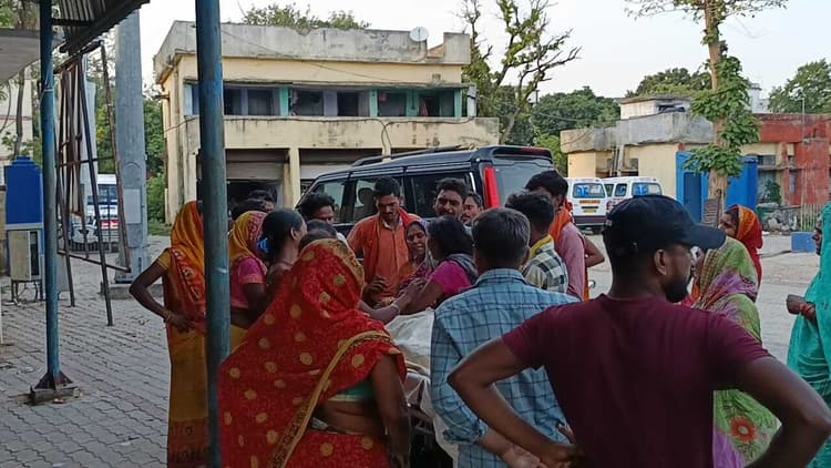 बालू लोड पिकअप के धक्के से टोटो सवार की मौत, चालक समेत पांच जख्मी