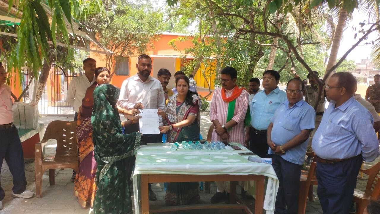 Motihari: कैंप में 188 महादलित परिवार को मिलस जन्म प्रमाणपत्र