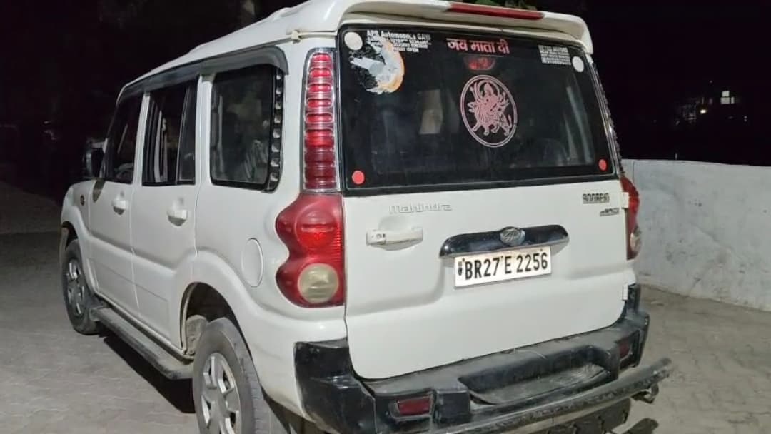 दो दिनों में दो बाराती गाड़ियों से कई लीटर विदेशी शराब जब्त