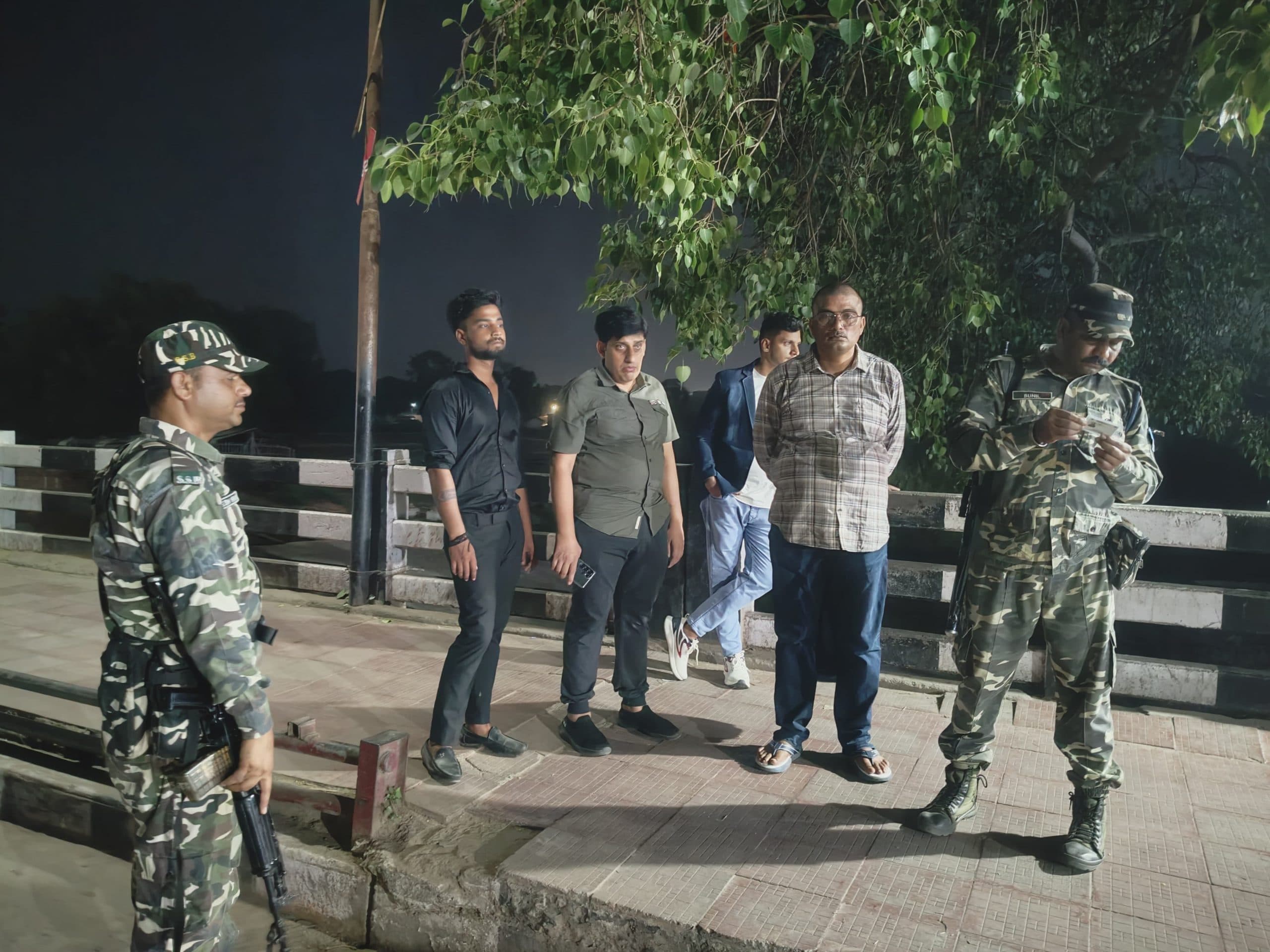 Motihai: आधी रात को सीमा के सभी पोस्ट पर मुस्तैद दिखे जवान