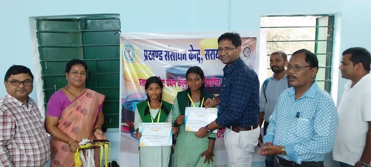 Seraikela News : पढ़ाई के साथ खेलकूद भी जरूरी : डीइओ