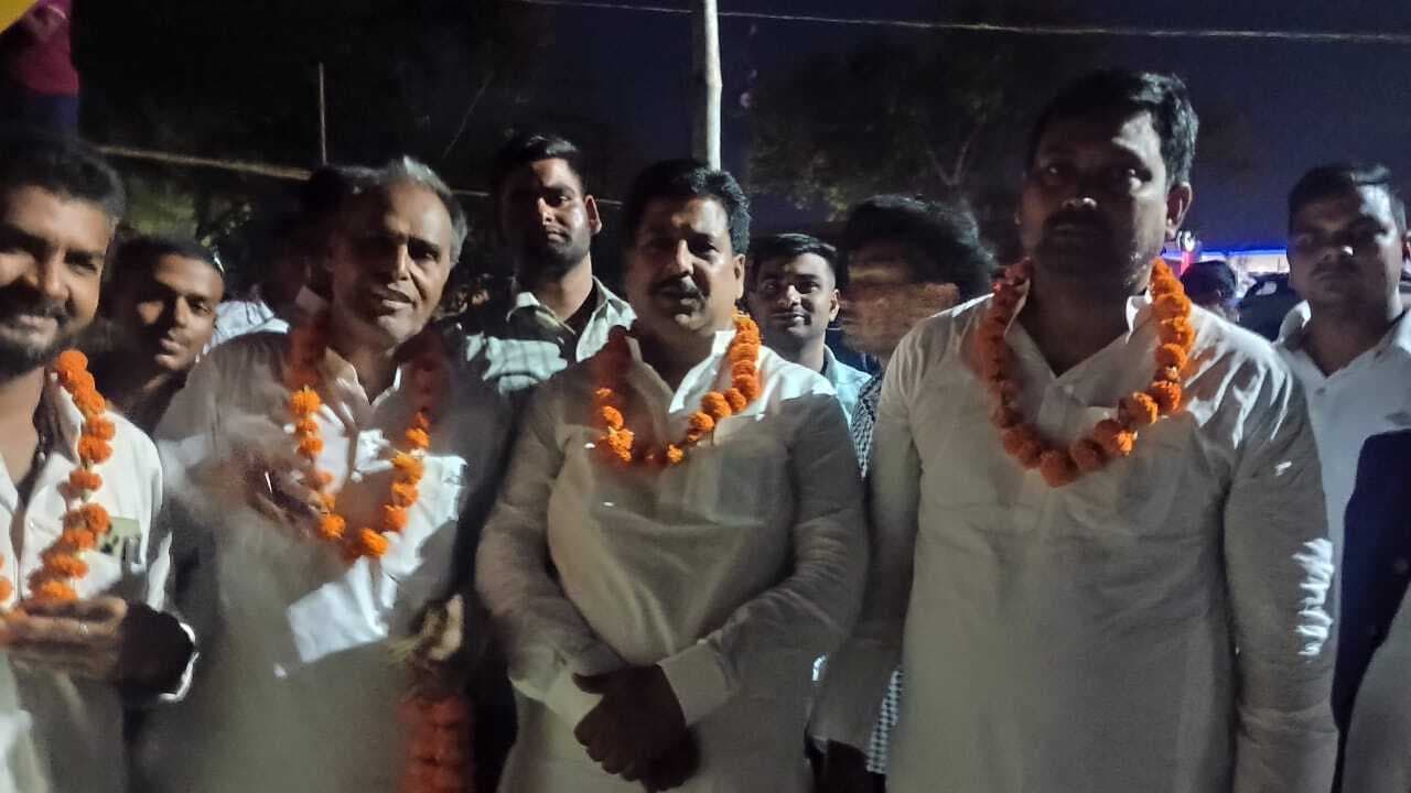 नेता प्रतिपक्ष तेजस्वी यादव का कार्यकर्ताओं ने किया स्वागत