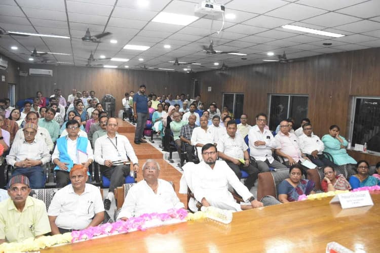 Darbhanga News: दृढ़ इच्छाशक्ति और अनुसंधानात्मक दृष्टि के साथ विश्वविद्यालय की उन्नति में करें कार्य