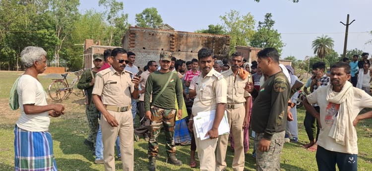 Giridih News : पति से विवाद के बीच देवरी में बच्चों के साथ सिंचाई कूप में कूदी महिला, तीनों बच्चे की मौत