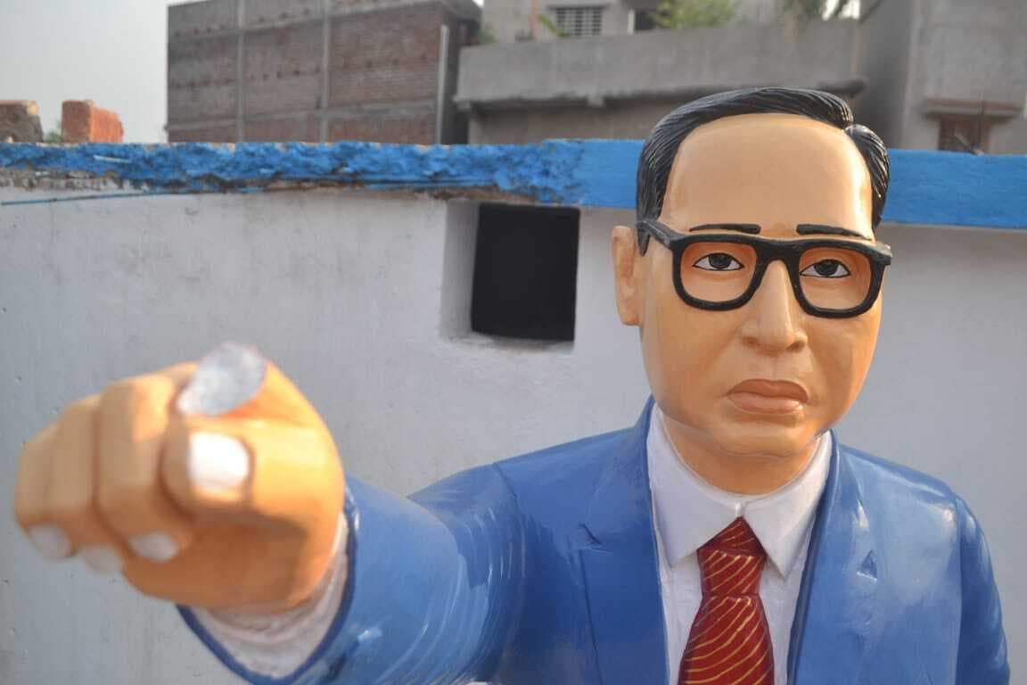 Dhanbad News : धनबाद में असामाजिक तत्वों ने बाबा साहेब की प्रतिमा क्षतिग्रस्त की