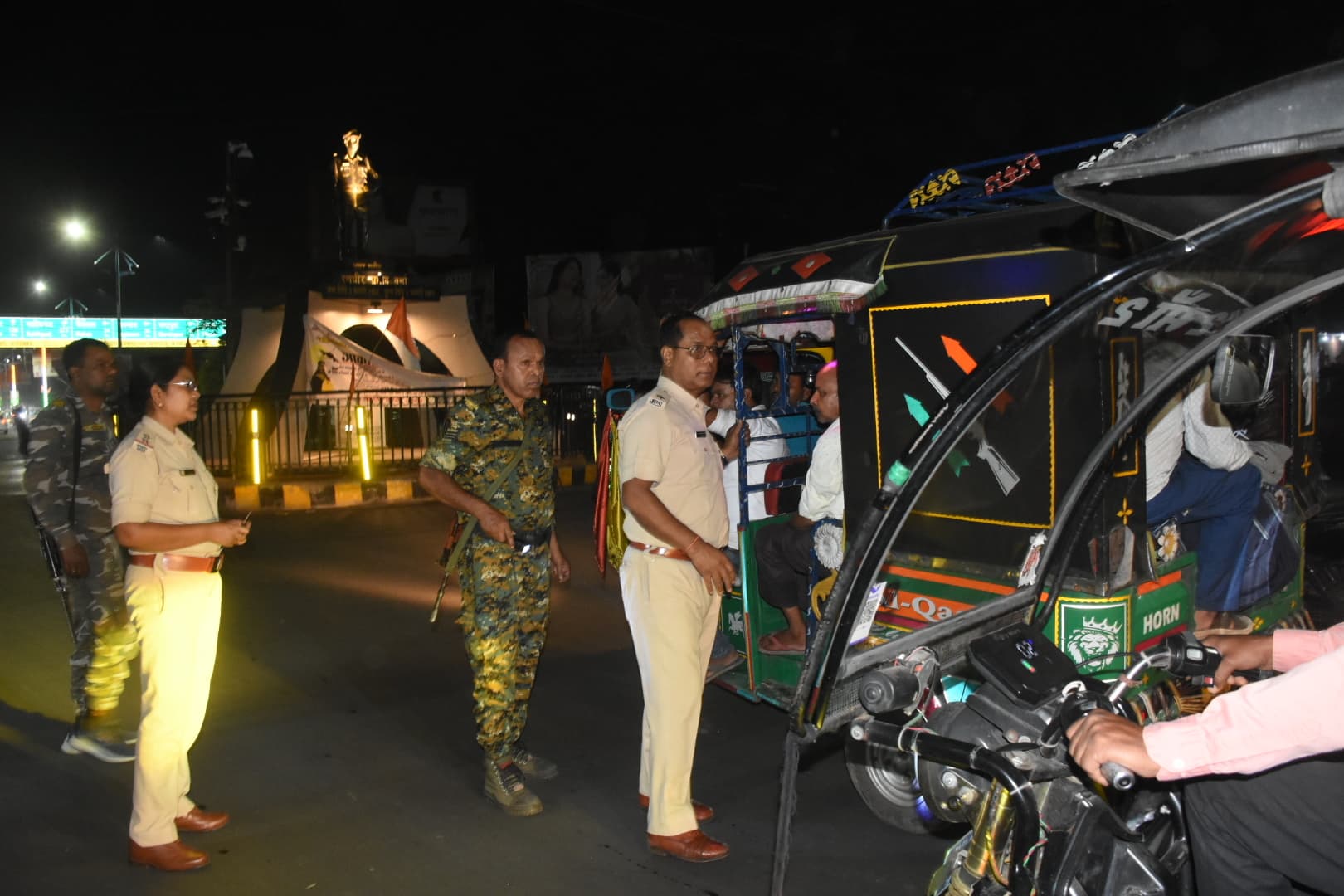 Dhanbad News : खुफिया अलर्ट के बाद धनबाद में बढ़ायी गयी सुरक्षा, पुलिस गश्त बढ़ी