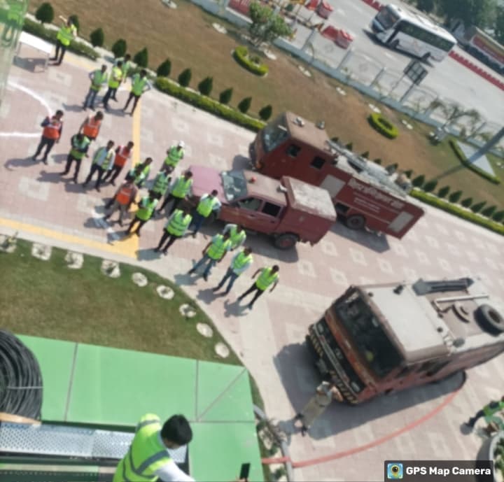 Motihari:अग्निशमन टीम ने टोल प्लाजा परिसर में किया मॉक ड्रिल