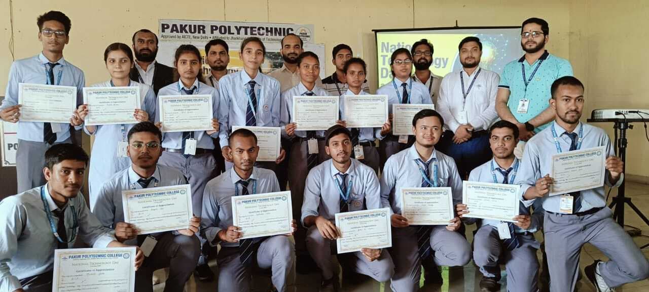 पॉलिटेक्निक कॉलेज के छात्रों ने मनाया राष्ट्रीय प्रौद्योगिकी दिवस