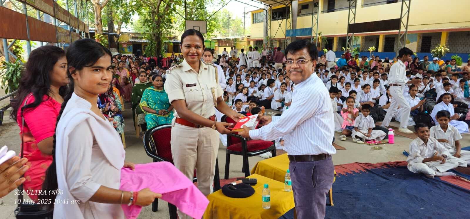 Dhanbad News : डीएवी स्कूल बनियाहीर में मातृत्व सम्मान में उत्सव का आयोजन