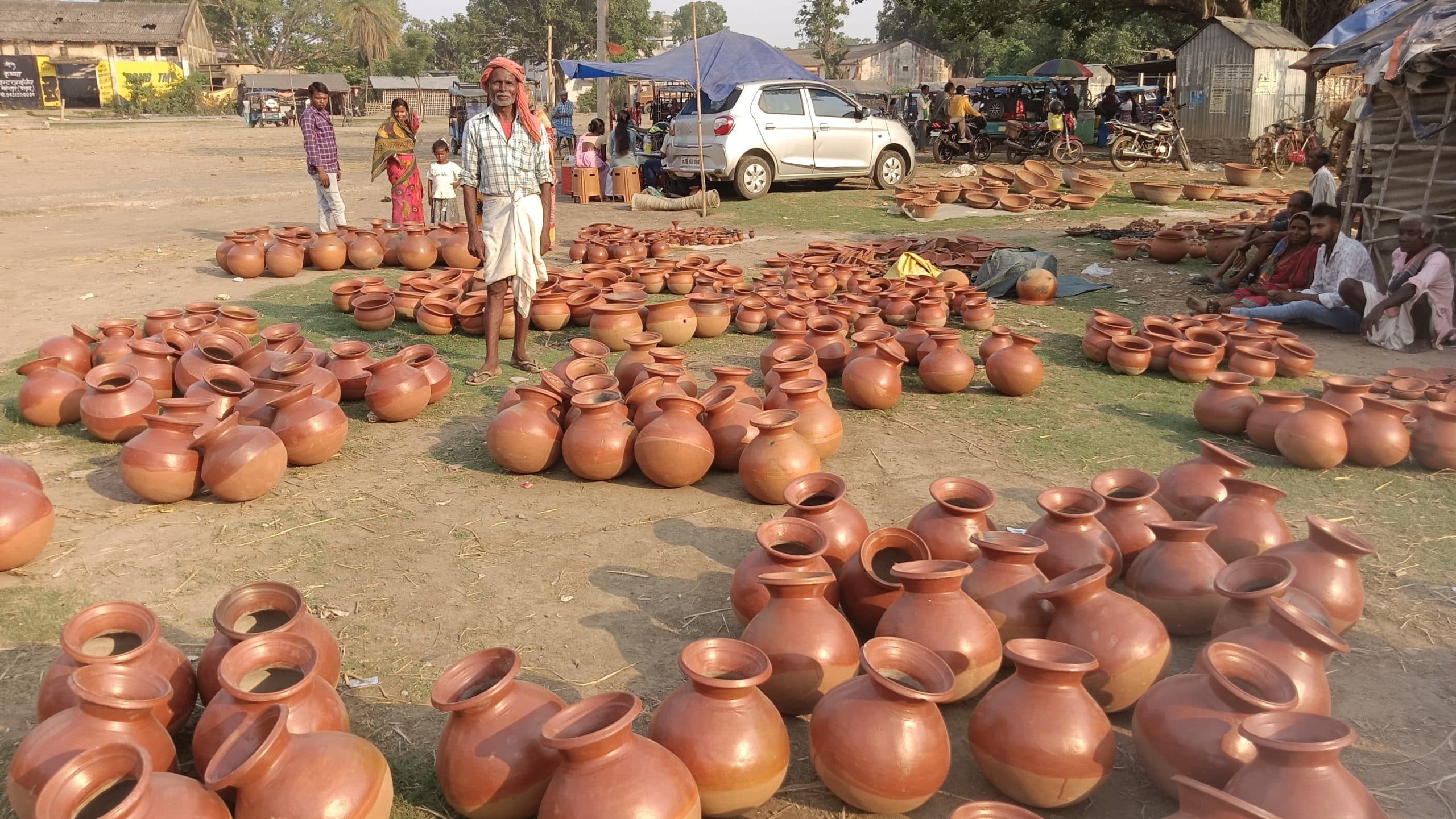 गर्मी में महेशपुर हाट में मटकों की जमकर हुई बिक्री