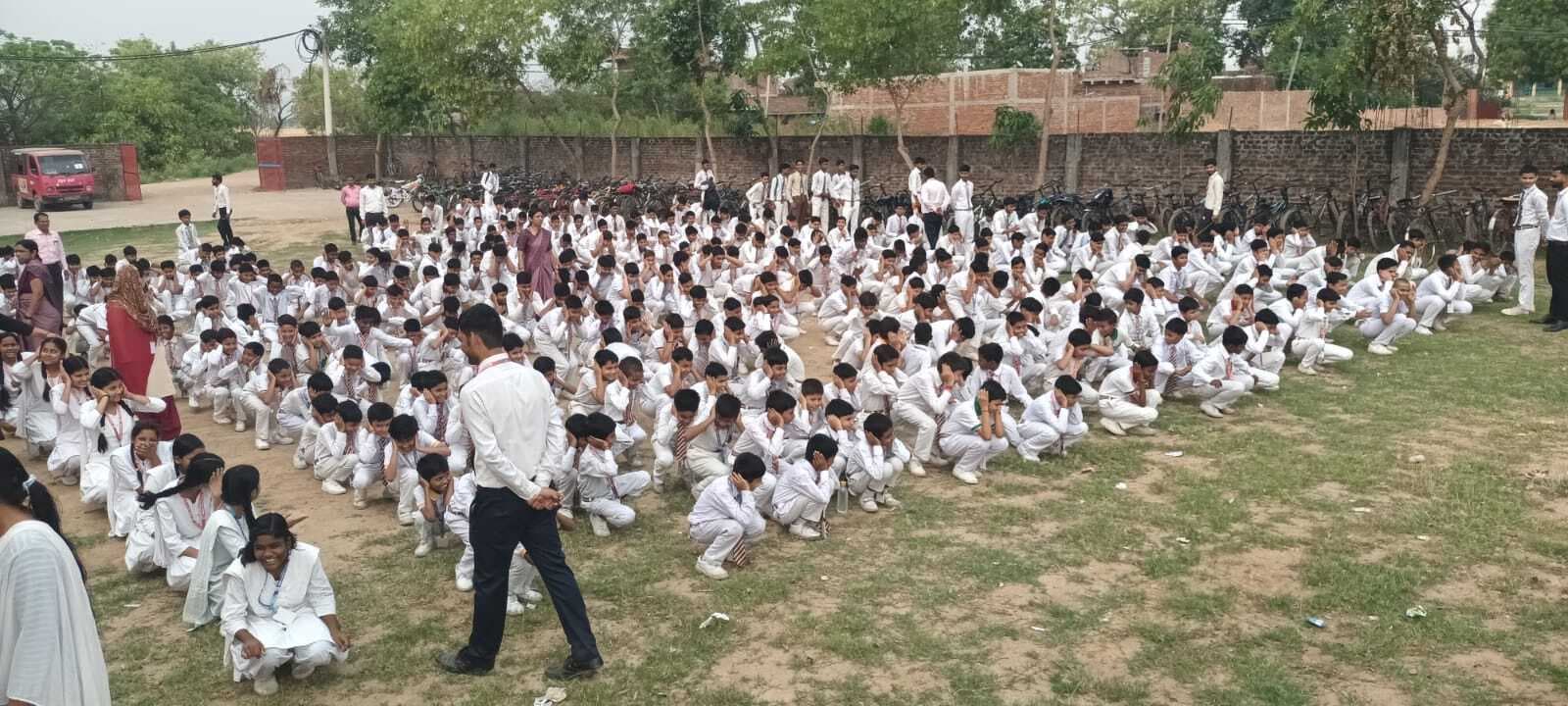 छात्रों ने सीखा आपातस्थिति में सुरक्षित रहने का तरीका