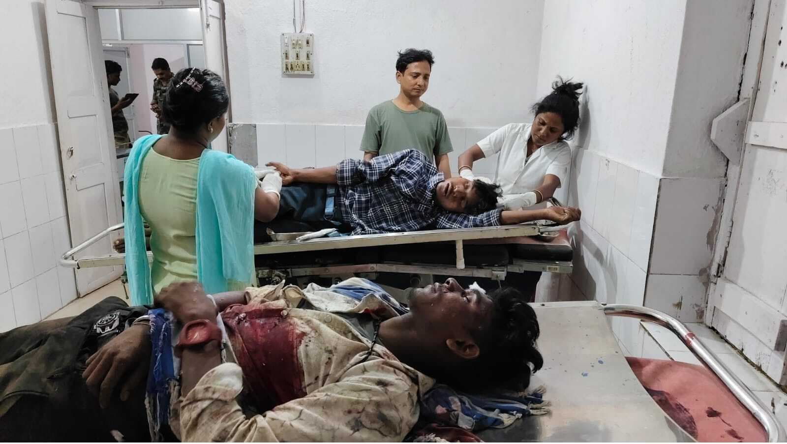 बाइक पलटने से दो युवक गंभीर रूप से जख्मी, रेफर