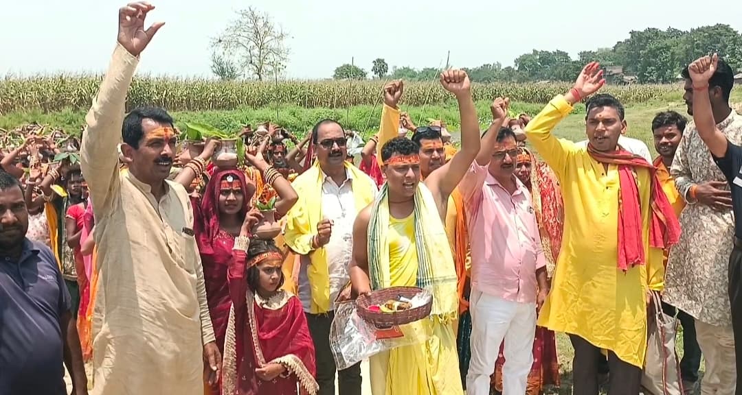 काली मंदिर में संकीर्तन को ले कलश शोभायात्रा निकाली