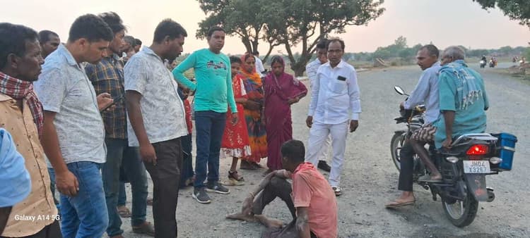 डहुवा पुल पर बाइक से गिरकर मछली व्यापारी घायल