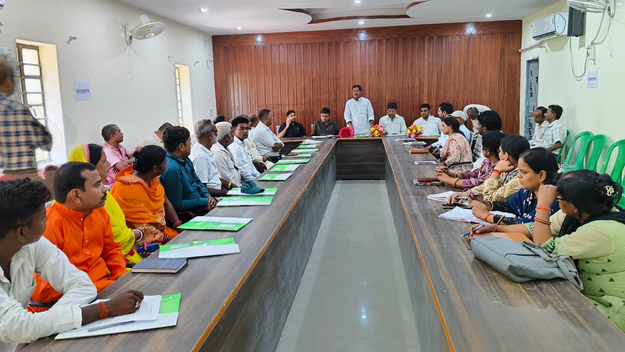 सरकार की योजनाओं का लाभ लाभुकों को मिले, रखें निगरानी