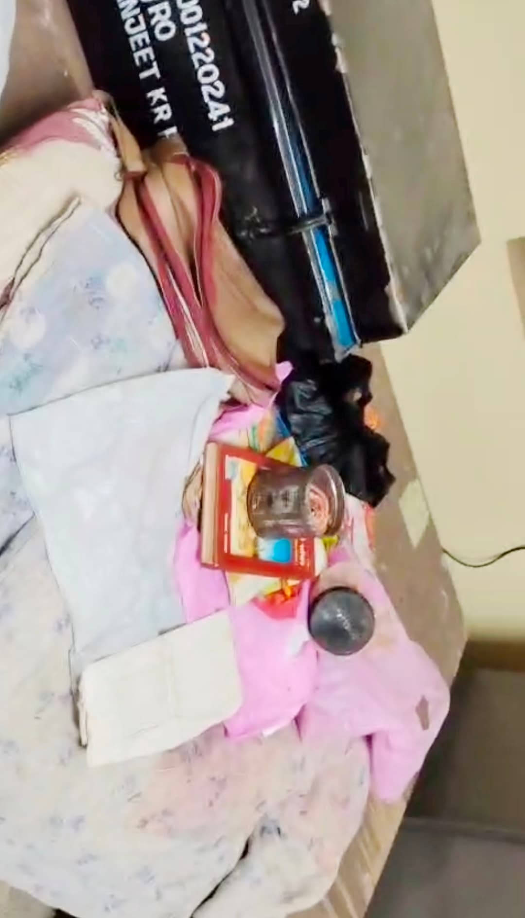 कुपवाड़ा में तैनात सेना के जवान के घर से चोरों ने उड़ाये लाखों के सामान