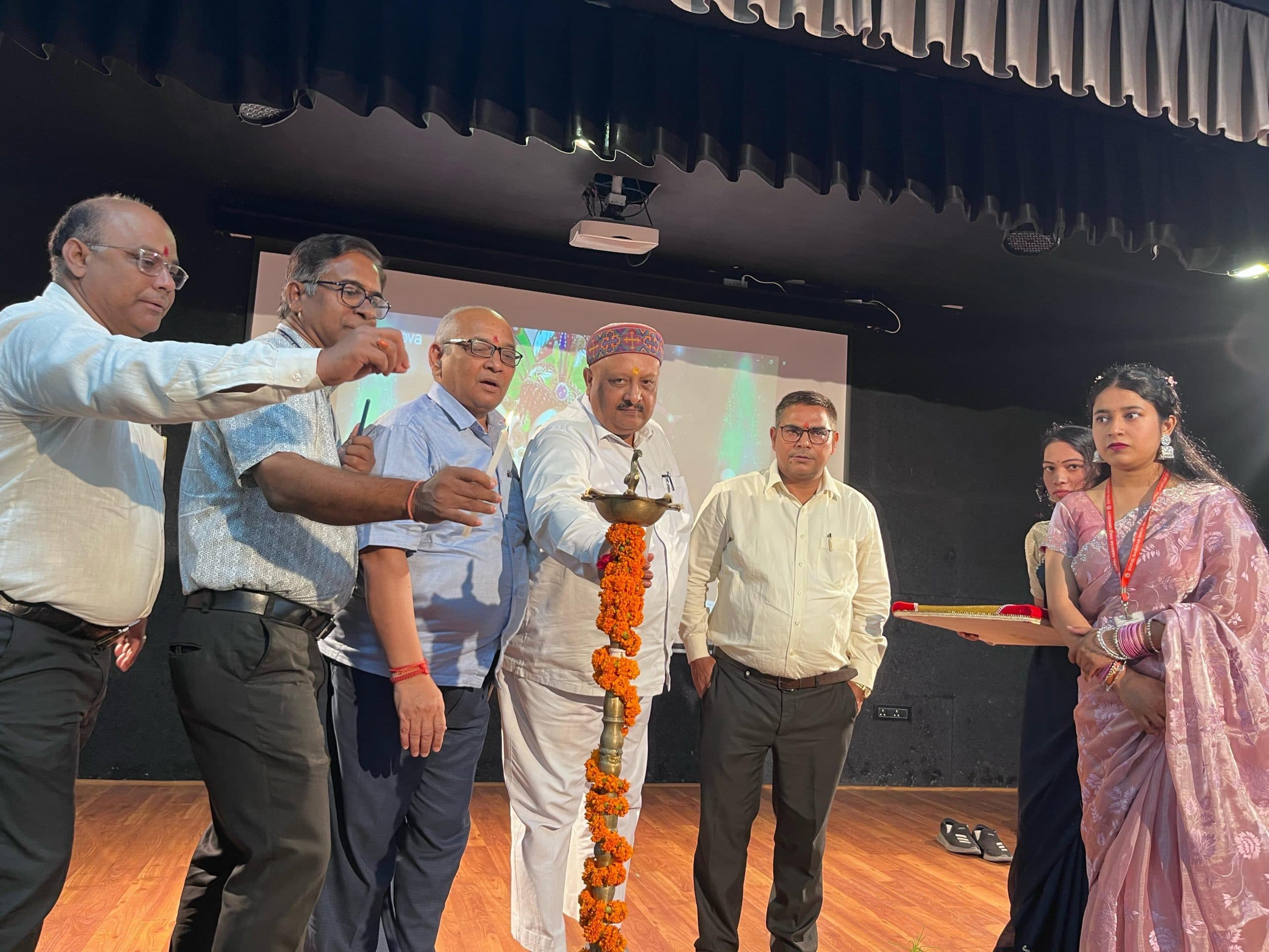 नारायण इंस्टीट्यूट ऑफ फार्मेसी में 2021 बैच के छात्रों को दी गयी विदाई