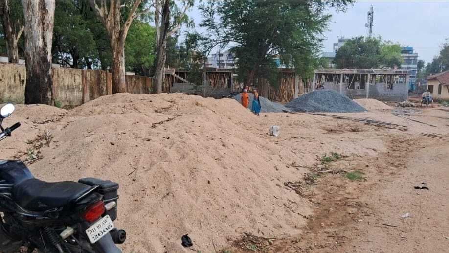 मेसकौर प्रखंड के इलाके में बालू तस्करी का धंधा जोरों पर