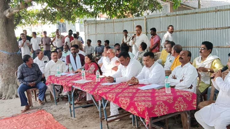 उद्योग विभाग के अर्जित किये जा रहे भूमि का किसानों ने बैठक कर किया विरोध