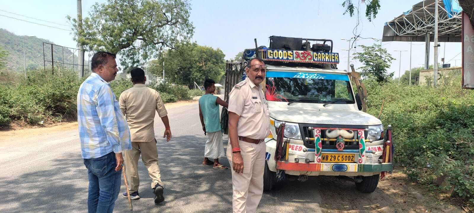 यातायात नियमों की अनदेखी पर कई वाहनों से वसूला दो लाख जुर्माना