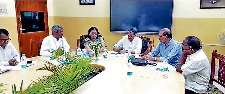 गर्ल्स कॉलेज की गवर्निंग बॉडी मीटिंग में विकास पर हुई चर्चा