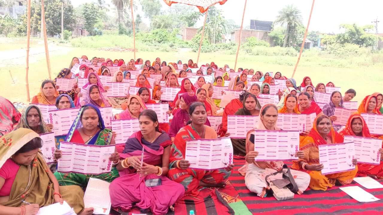 Madhubani News : ग्रामीण महिलाओं की बदली सोच, विकास में निभा रही भूमिका