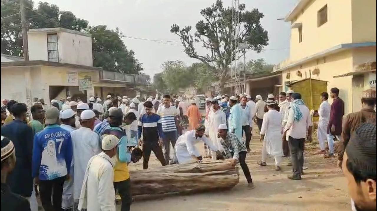 Bokaro News : पेंक में शव रख कर किया रोड जाम