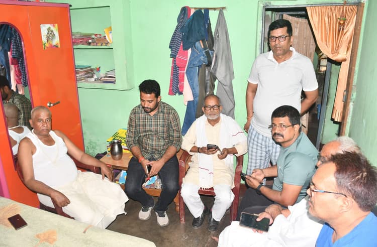 Bokaro News : 48 घंटे बाद भी विकास के परिजनों से मिलने नहीं पहुंची पुलिस
