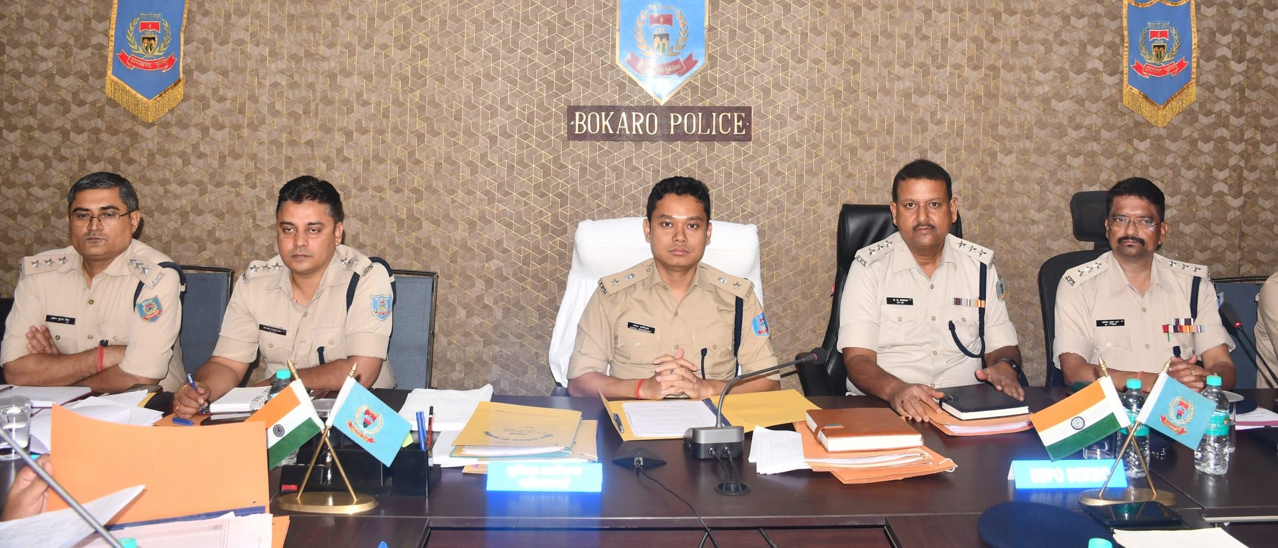 Bokaro News : पुराने मामलों को दो माह के अंदर करे निष्पादित : एसपी