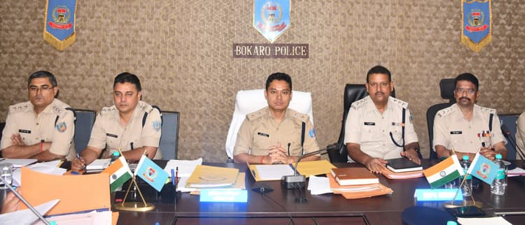 Bokaro News : पुराने मामलों को दो माह के अंदर करे निष्पादित : एसपी