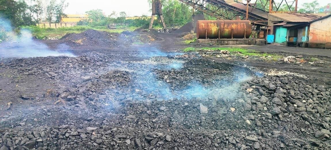 Bokaro News : चंद्रपुरा प्लांट के कोल स्टॉक में लगी है आग