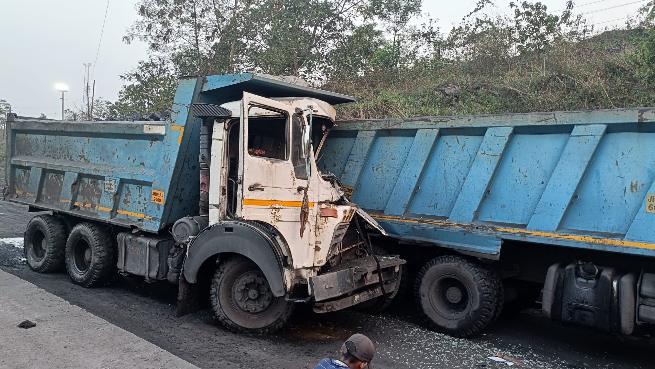 Bokaro News : हाइवा से हाइवा टकराया हाइवा, चालक घायल