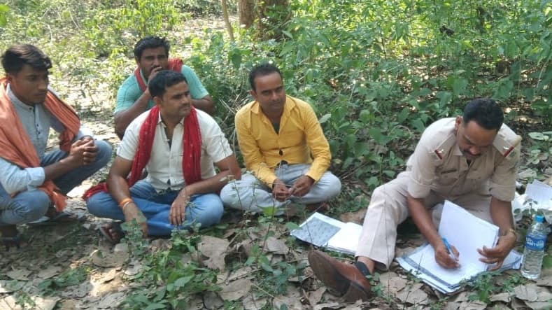 Bokaro News : पेड़ से लटकता मिला युवक का शव, जांच शुरू